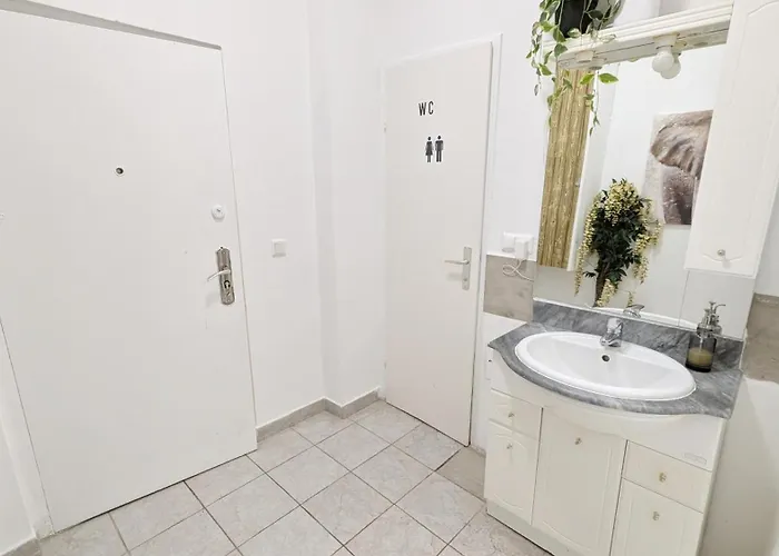 Comfortable In Lugner City Area Проживание в семье