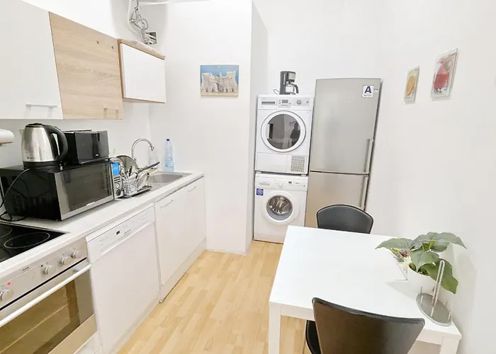 Comfortable In Lugner City Area