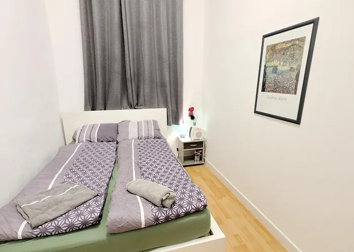 Проживание в семье Comfortable In Lugner City Area