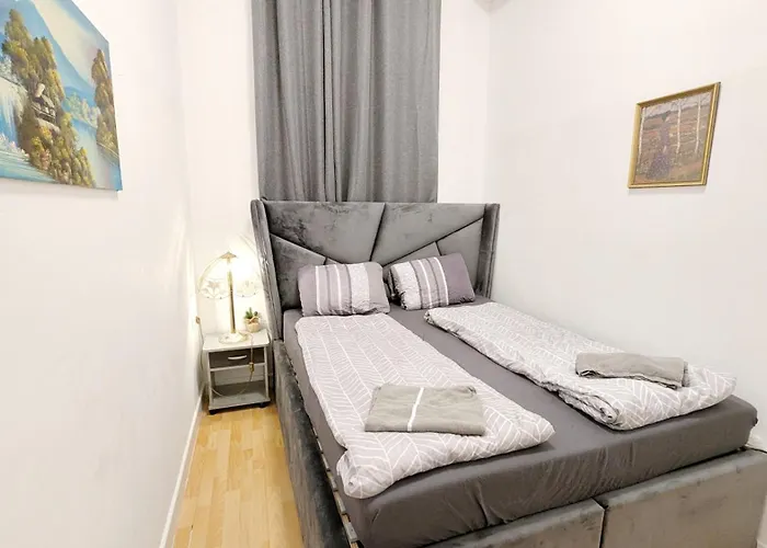 Проживание в семье Comfortable In Lugner City Area Вена