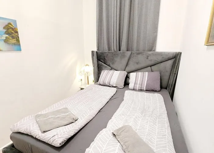 Проживание в семье Comfortable In Lugner City Area *