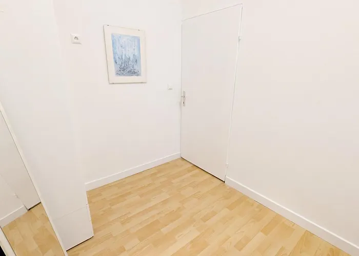 Comfortable In Lugner City Area