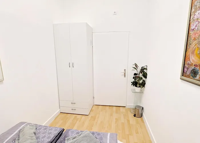 Comfortable In Lugner City Area Проживание в семье