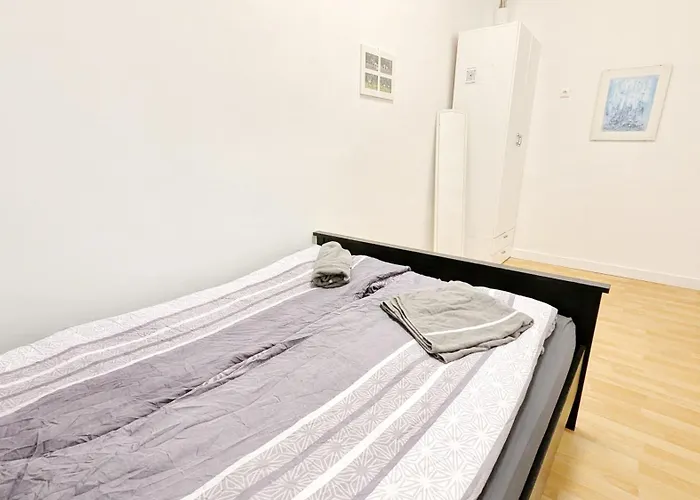 Проживание в семье Comfortable In Lugner City Area *